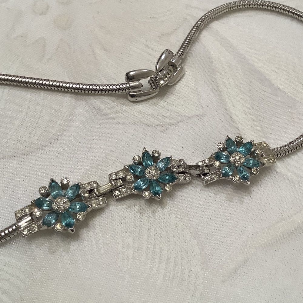Vintage Silver Necklace With Rhinestone Flowers - Picture 7 of 8